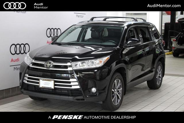 Photo of 2019 Midnight Black Metallic Toyota Highlander