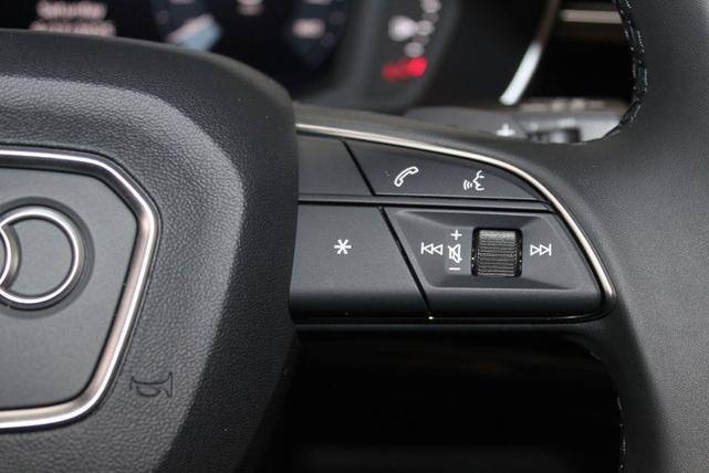 Photo of 2025 Glacier White Metallic Audi Q3