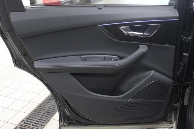 Photo of 2025 Mythos Black Metallic Audi Q7