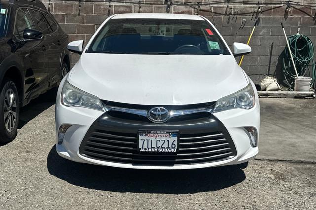 Photo of 2017 Super White Toyota Camry