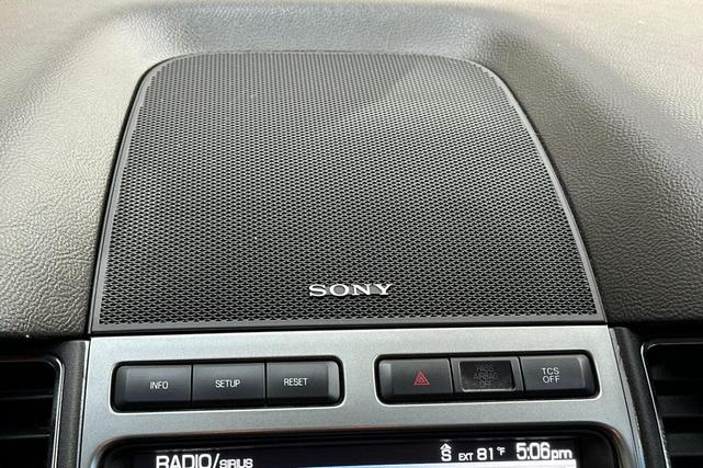 Photo of 2011 Ingot Silver Metallic Ford Taurus