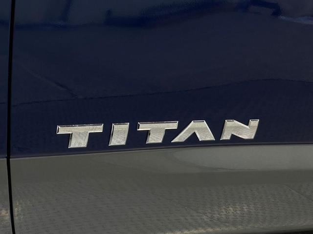 Photo of 2017 Deep Blue Pearl Nissan Titan