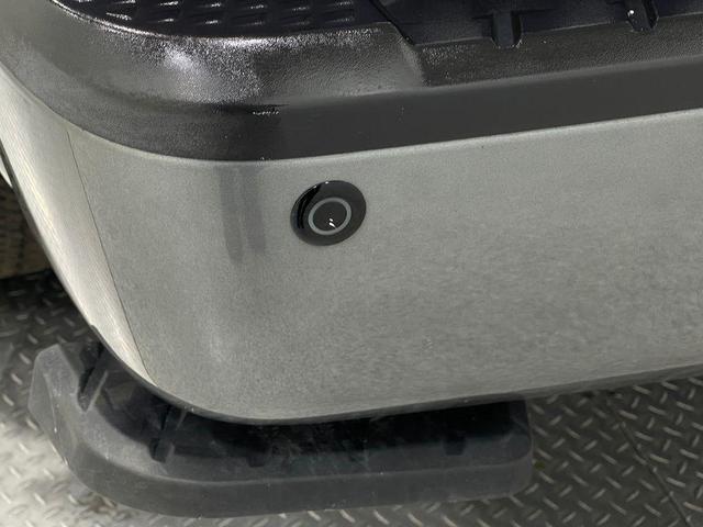 Photo of 2017 Deep Blue Pearl Nissan Titan