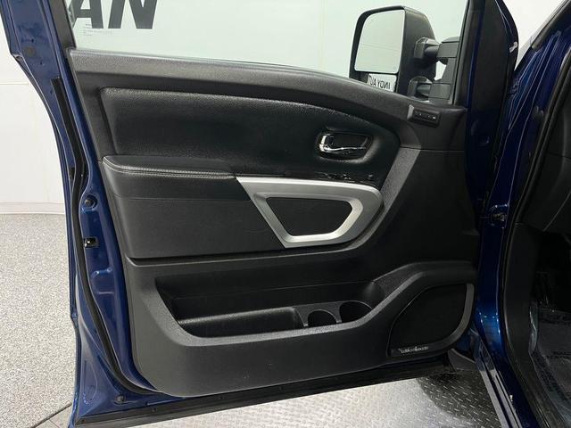 Photo of 2017 Deep Blue Pearl Nissan Titan