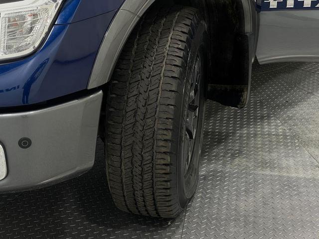 Photo of 2017 Deep Blue Pearl Nissan Titan