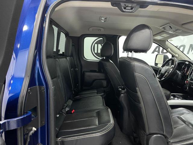 Photo of 2017 Deep Blue Pearl Nissan Titan