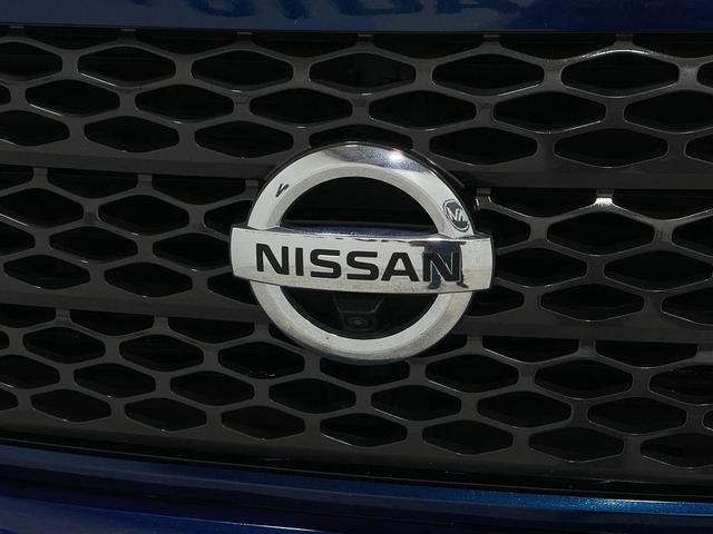 Photo of 2017 Deep Blue Pearl Nissan Titan
