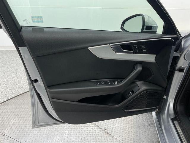 Photo of 2018 Florett Silver Metallic Audi A4