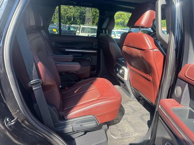 Photo of 2023 Agate Black Metallic Ford Expedition
