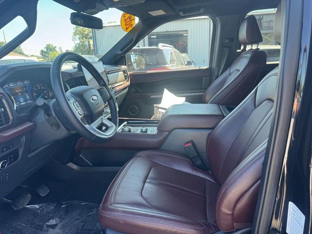 Photo of 2023 Agate Black Metallic Ford Expedition