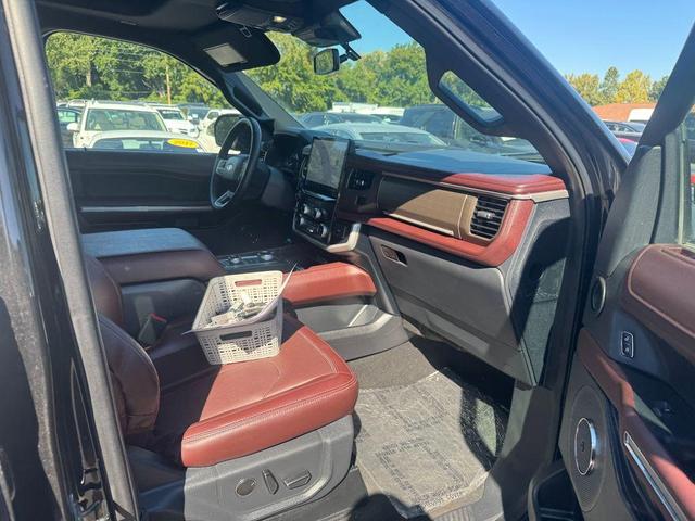 Photo of 2023 Agate Black Metallic Ford Expedition