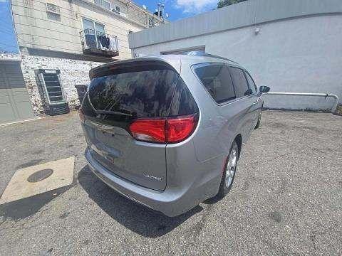 Photo of 2019 Billet Silver Metallic Clearcoat Chrysler Pacifica