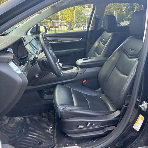 Photo of 2018 Stellar Black Metallic Cadillac XT5