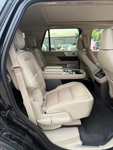 Photo of 2019 Infinite Black Metallic Lincoln Navigator