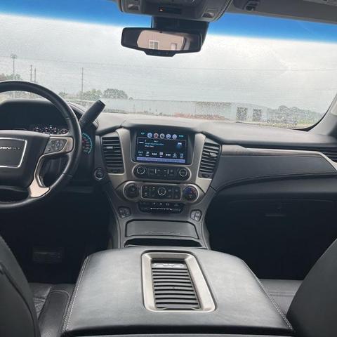 Photo of 2018 White Frost Tri-Coat GMC Yukon XL