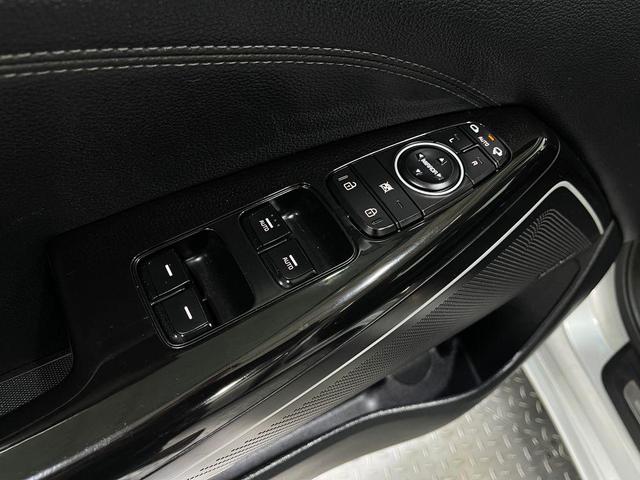 Photo of 2018 Silky Silver Kia Cadenza