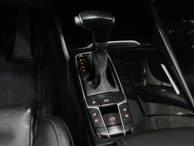 Photo of 2018 Silky Silver Kia Cadenza