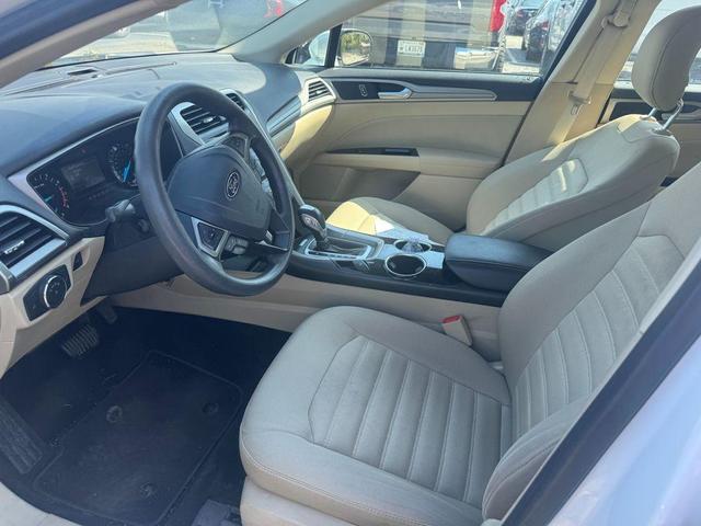 Photo of 2013 Oxford White Ford Fusion