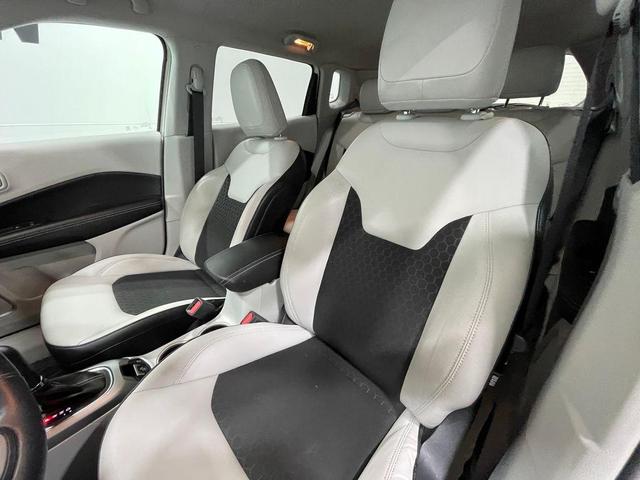 Photo of 2018 White Clearcoat Jeep Compass
