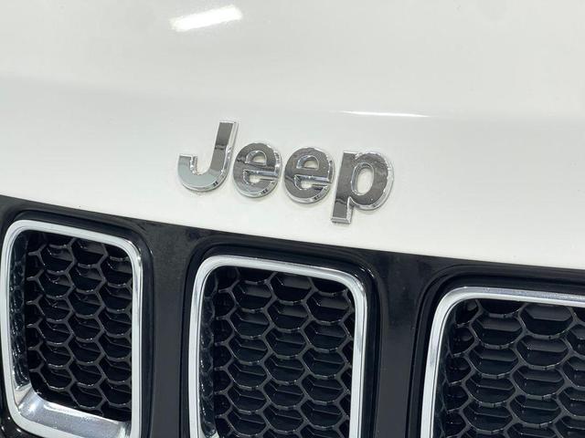 Photo of 2018 White Clearcoat Jeep Compass
