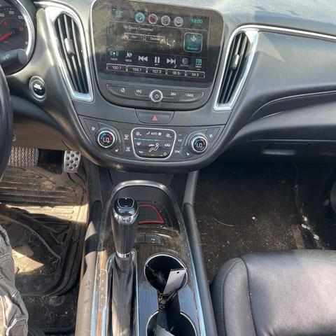Photo of 2016 Iridescent Pearl Tricoat Chevrolet Malibu