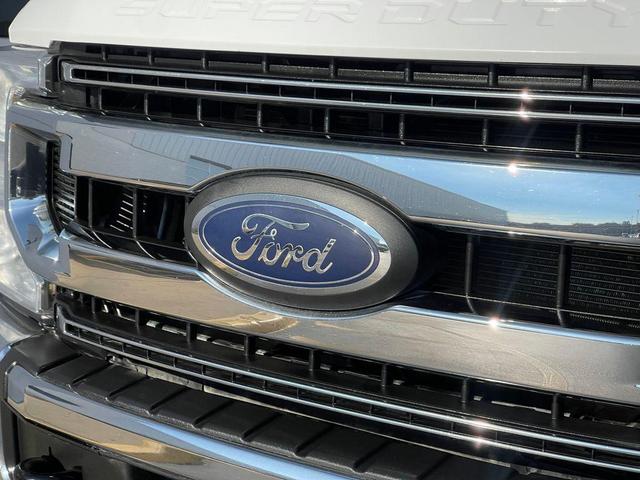 Photo of 2021 Oxford White Ford F-250