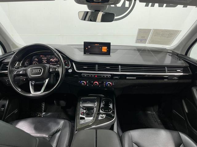 Photo of 2018 Orca Black Metallic Audi Q7