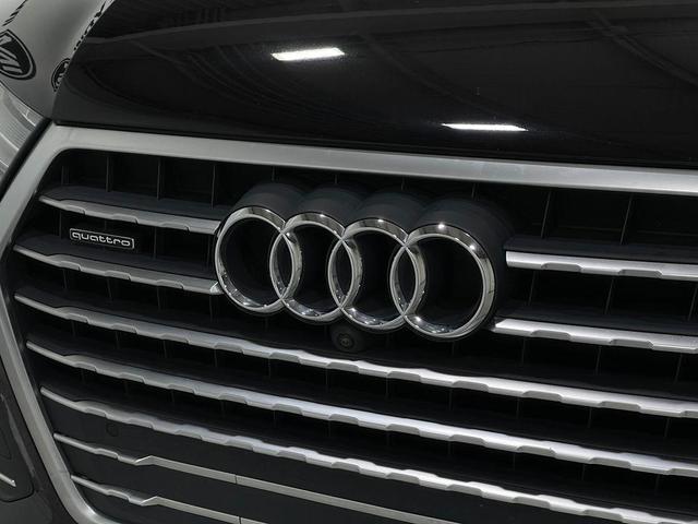 Photo of 2018 Orca Black Metallic Audi Q7