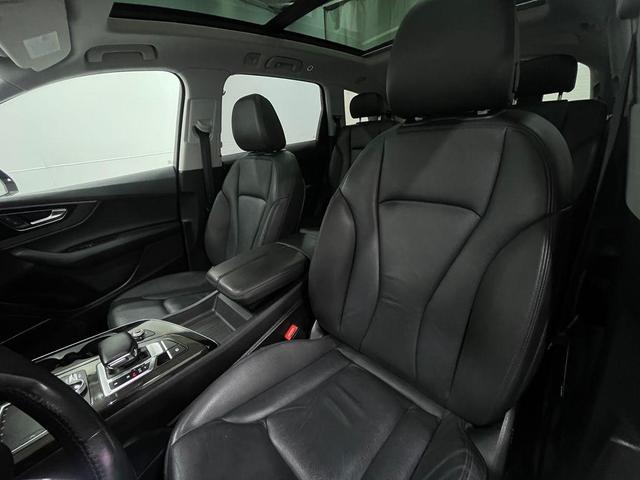 Photo of 2018 Orca Black Metallic Audi Q7