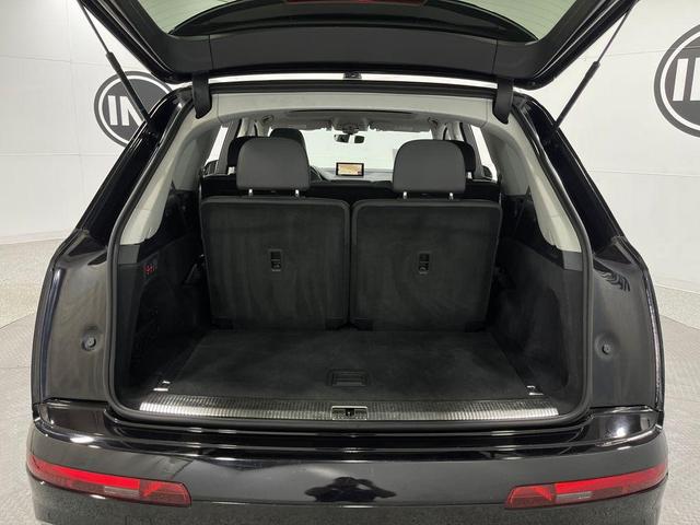Photo of 2018 Orca Black Metallic Audi Q7