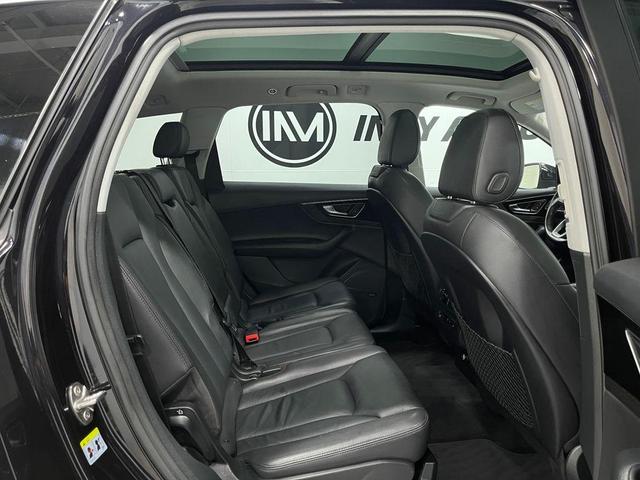 Photo of 2018 Orca Black Metallic Audi Q7