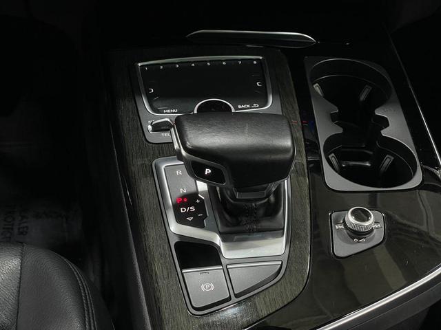 Photo of 2018 Orca Black Metallic Audi Q7