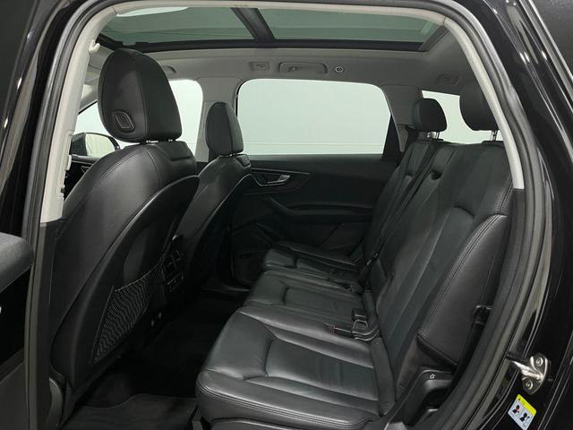 Photo of 2018 Orca Black Metallic Audi Q7