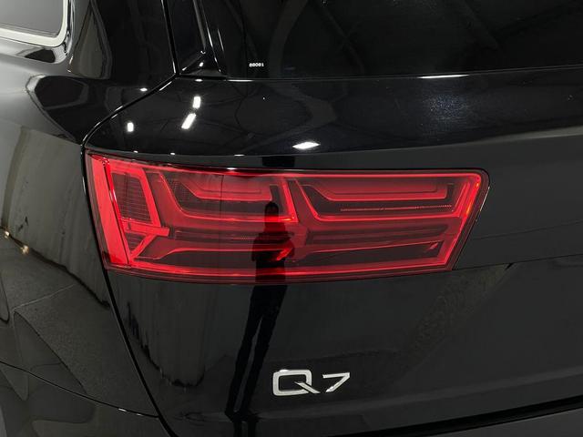 Photo of 2018 Orca Black Metallic Audi Q7