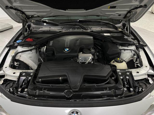 Photo of 2017 Glacier Silver Metallic BMW 320
