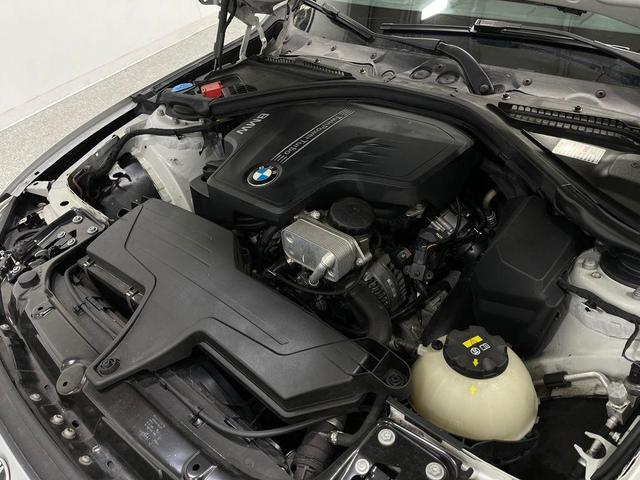 Photo of 2017 Glacier Silver Metallic BMW 320