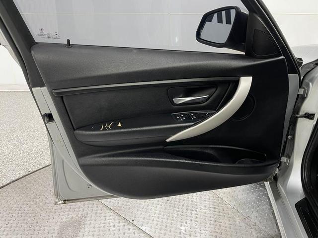 Photo of 2017 Glacier Silver Metallic BMW 320