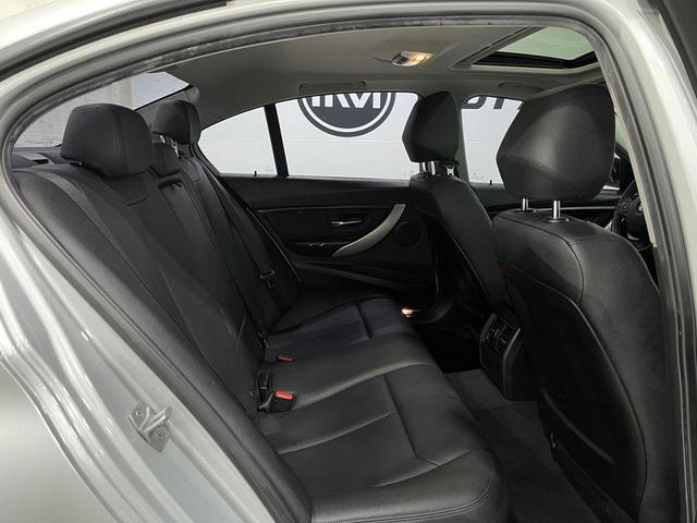 Photo of 2017 Glacier Silver Metallic BMW 320
