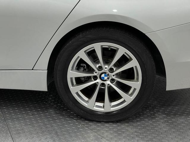 Photo of 2017 Glacier Silver Metallic BMW 320