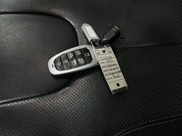 Photo of 2022 Shimmering Silver Hyundai SANTA FE HEV