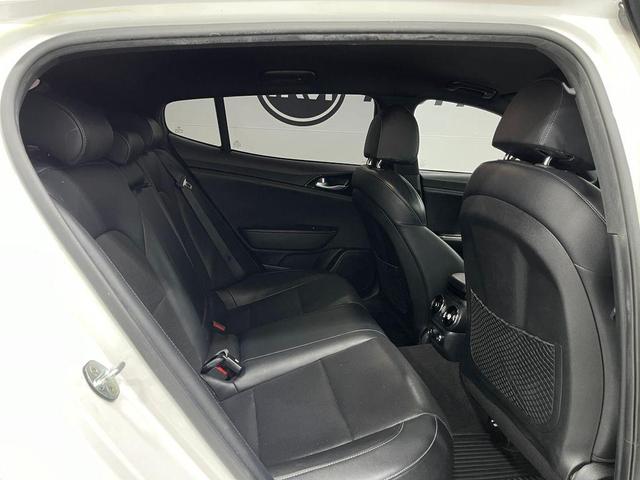 Photo of 2021 Snow White Pearl Kia Stinger