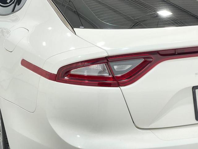 Photo of 2021 Snow White Pearl Kia Stinger