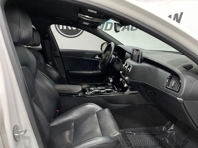 Photo of 2021 Snow White Pearl Kia Stinger