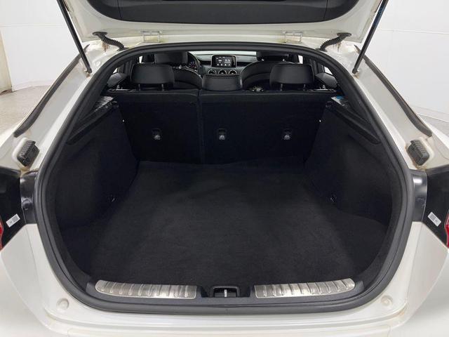Photo of 2021 Snow White Pearl Kia Stinger