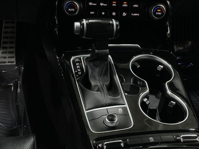 Photo of 2021 Snow White Pearl Kia Stinger