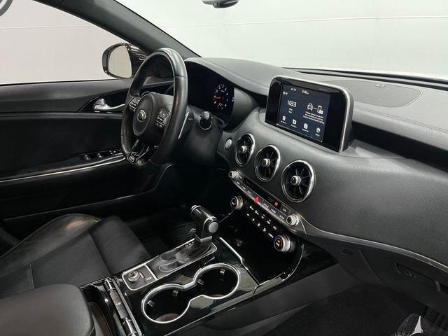 Photo of 2021 Snow White Pearl Kia Stinger