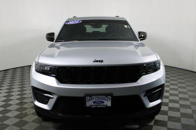 Photo of 2024 Silver Zynith Jeep Grand Cherokee