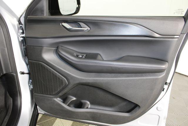 Photo of 2024 Silver Zynith Jeep Grand Cherokee