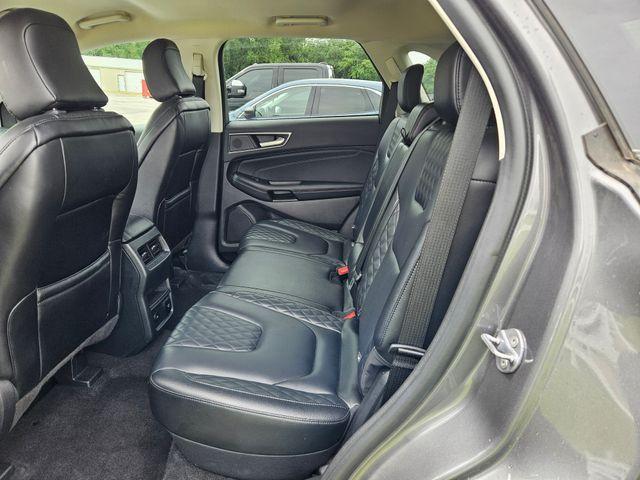 Photo of 2024 Carbonized Gray Metallic Ford Edge