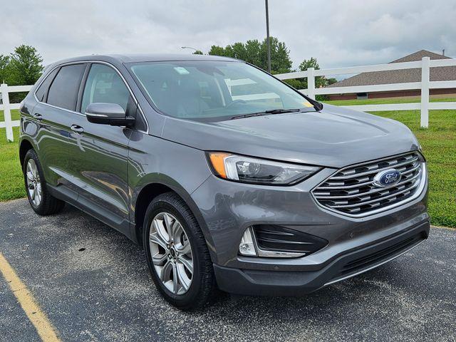 Photo of 2024 Carbonized Gray Metallic Ford Edge